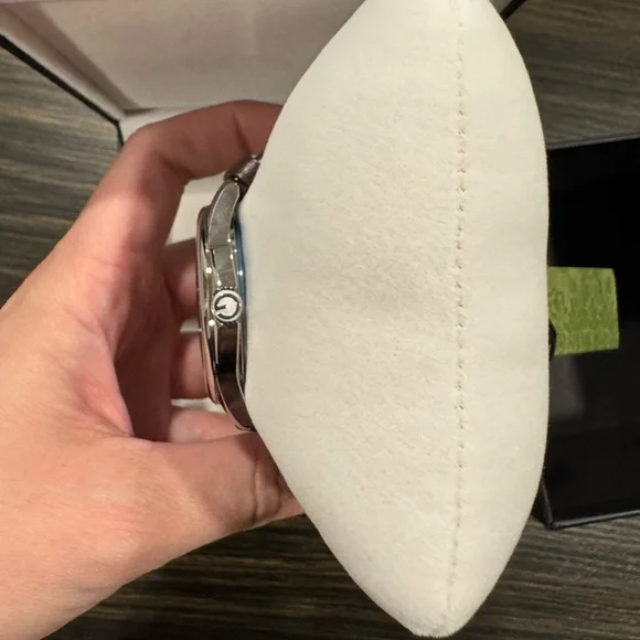 Gucci G-Timeless analog quartz Calfskin Leather strap men watch - Picture 2 of 8